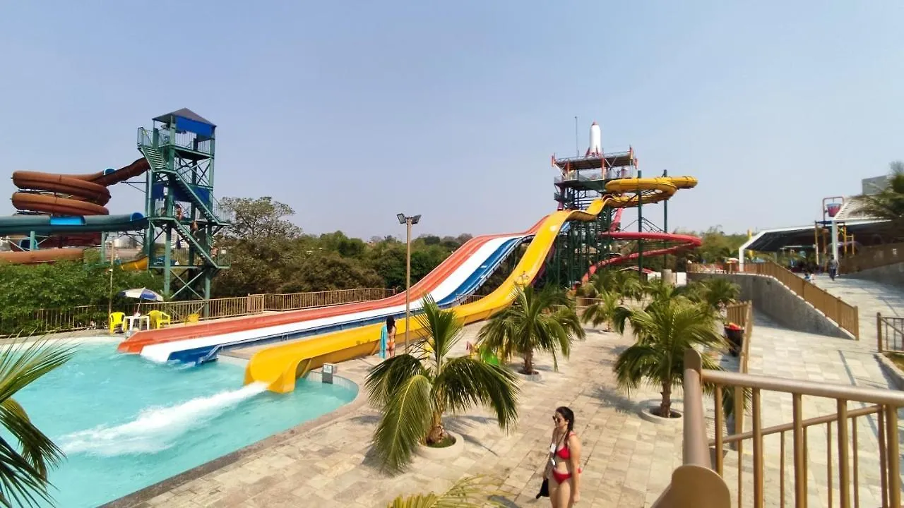 Piazza Diroma Acqua Parque E Splash Villa Caldas Novas