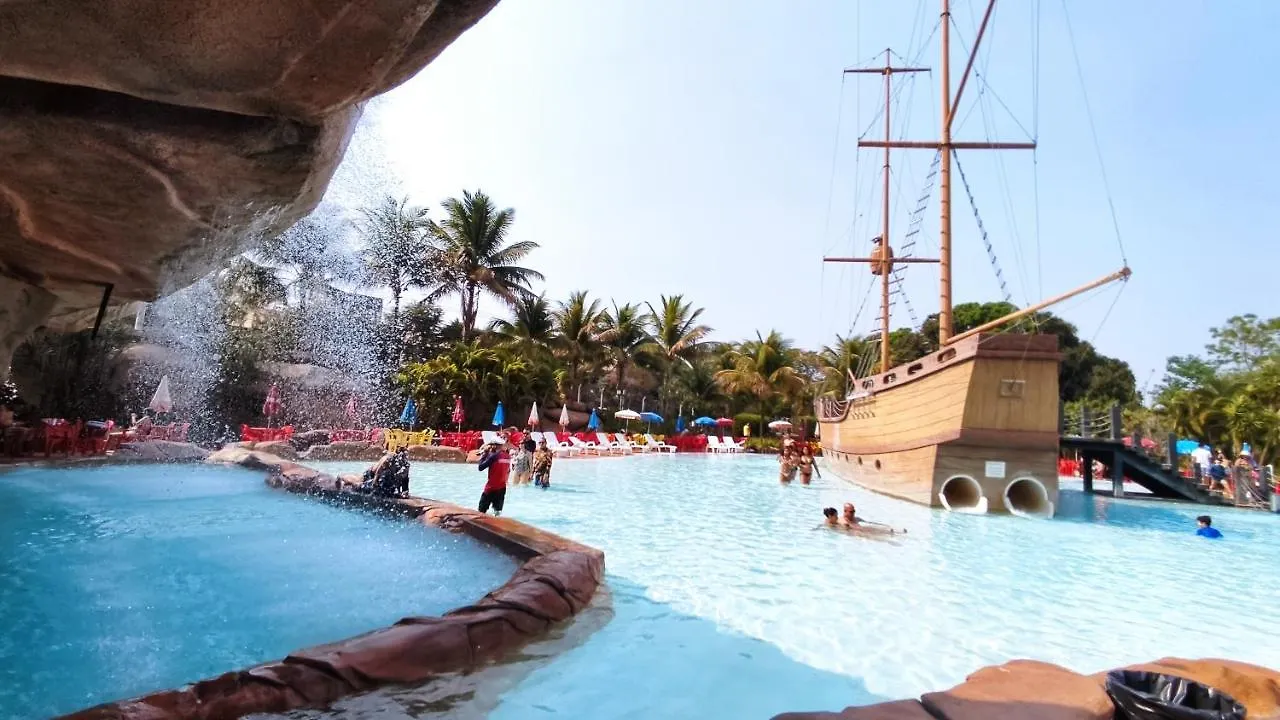 Piazza Diroma Acqua Parque E Splash Villa Caldas Novas 0*,