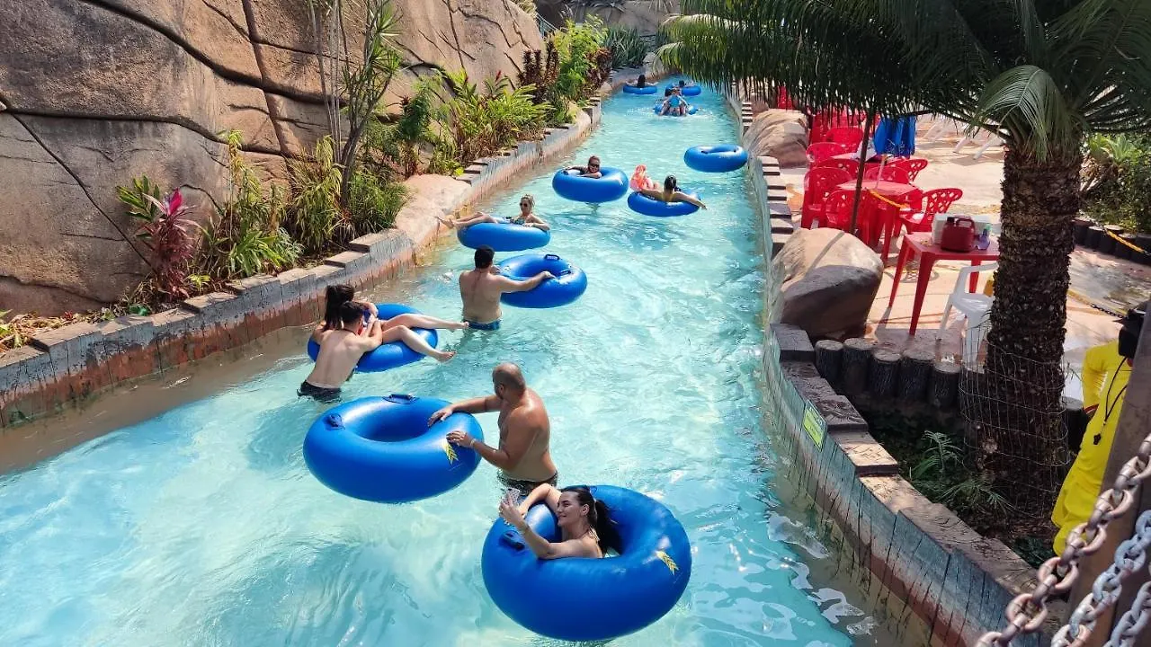 Piazza Diroma Acqua Parque E Splash Villa Caldas Novas